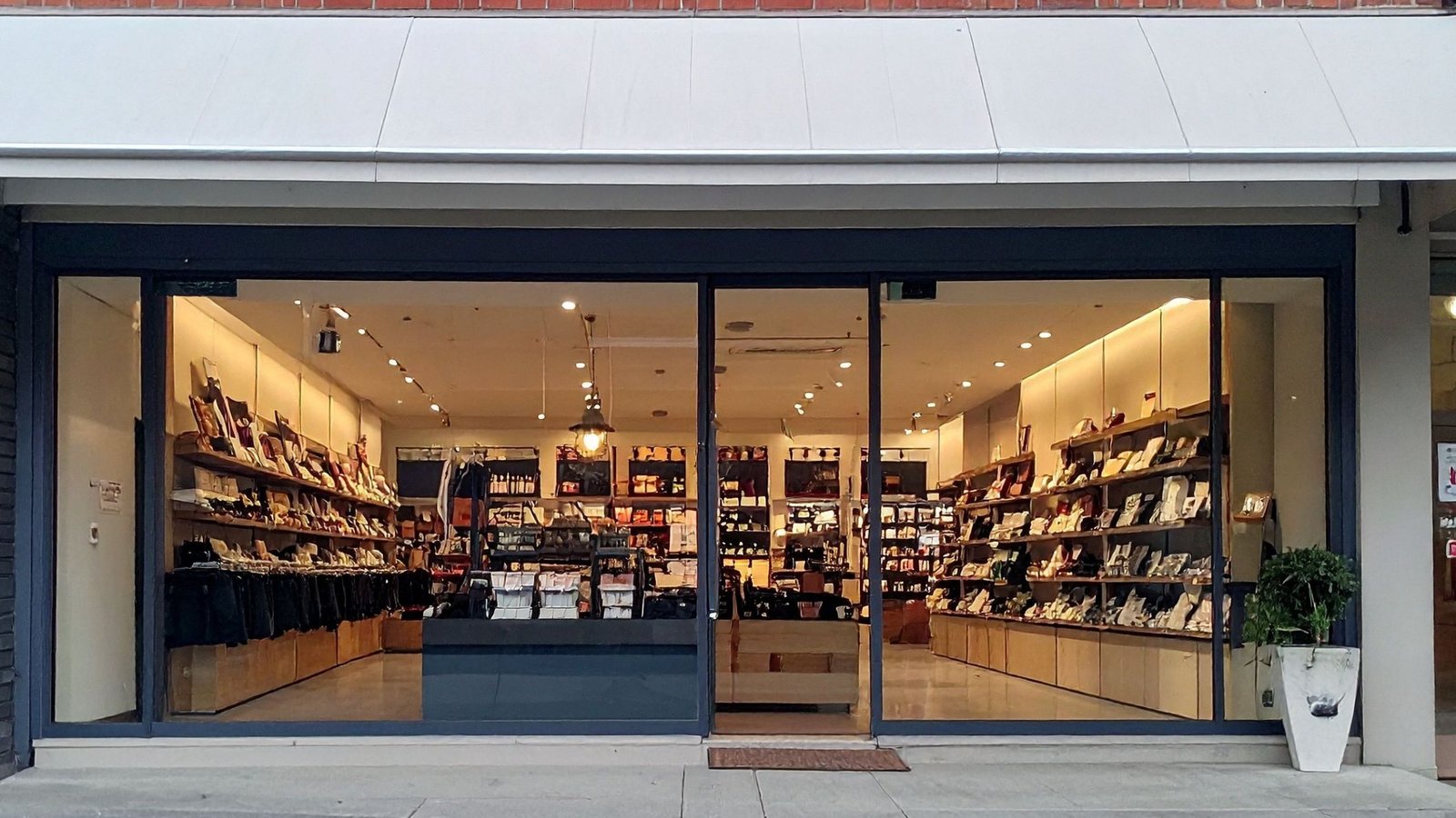 How Automated Email Nurture Flows for Luxury Boutiques Recover Abandoned Revenue